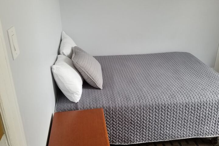 Standard Double Bed Shared Bathroom (4 of 17)