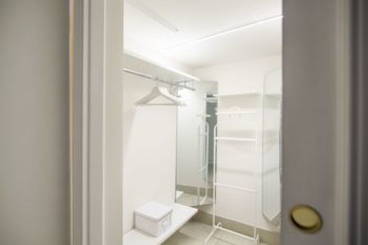 Room 10 of 17