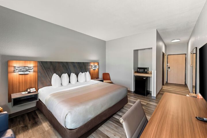Room 51 of 106