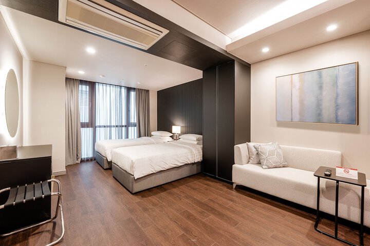Room 13 of 82