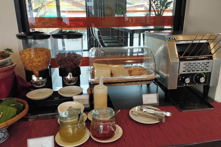 Breakfast/Coffee Service 28 of 42