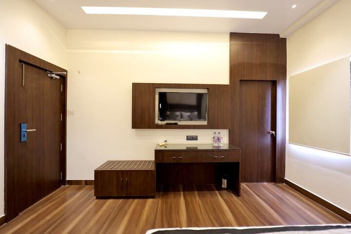 Room 8 of 35