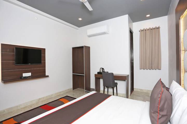 Room 9 of 28