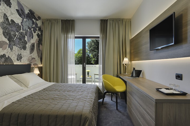 Room 10 of 36