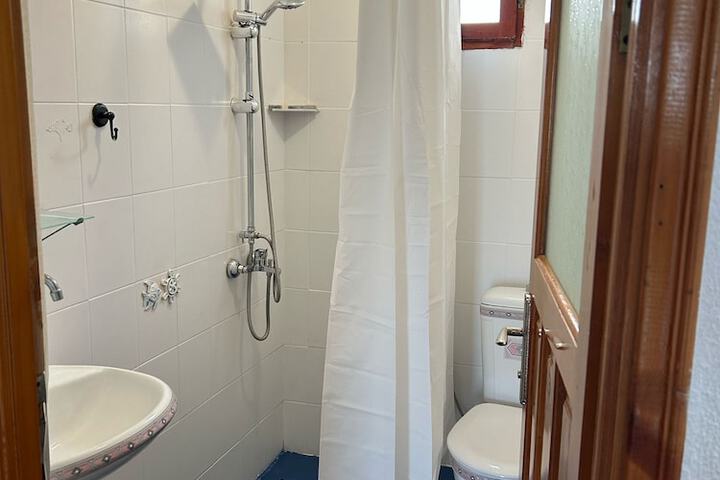 Room 4 of 7