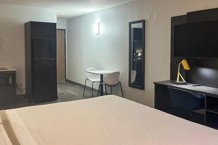 Room 14 of 40