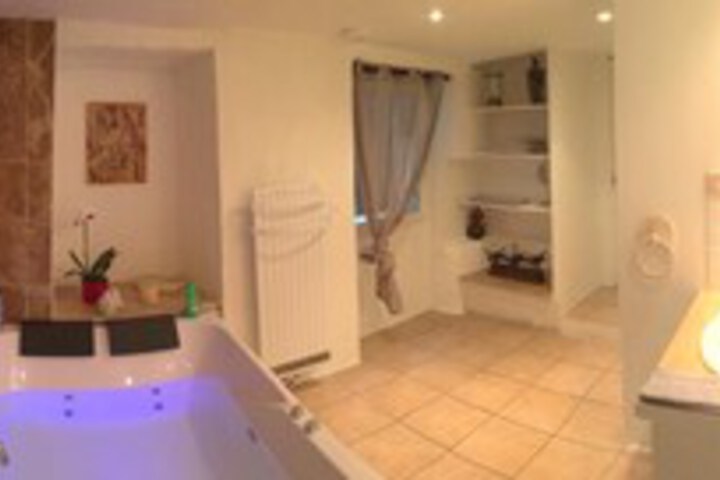 Room 5 of 49