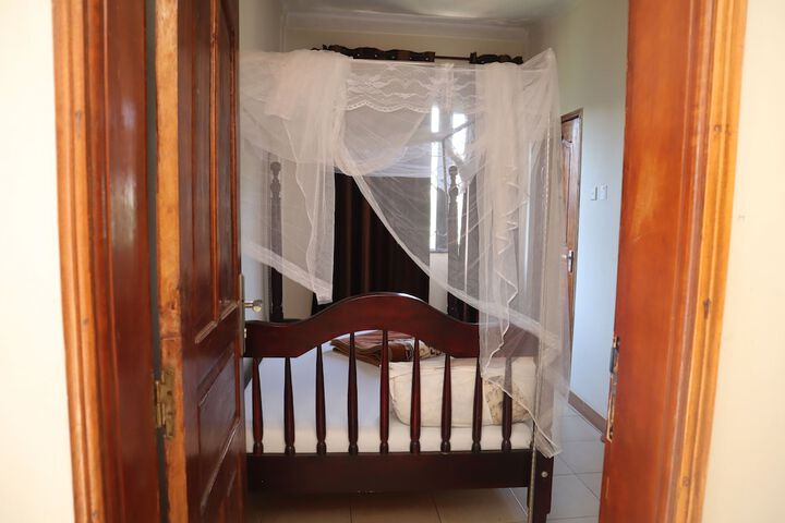 Room 10 of 24