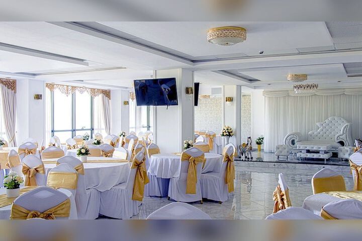 Ballroom/Hall 14 of 14