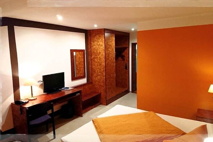 Room 4 of 40