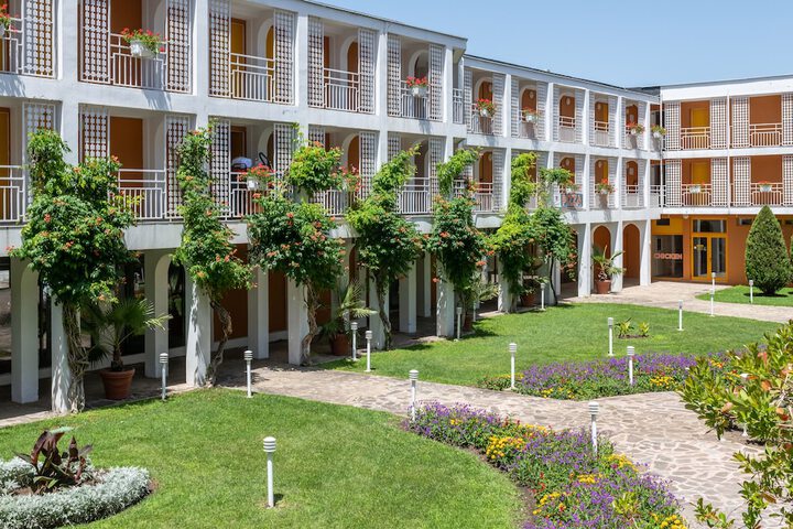 Hotel Exterior 45 of 46