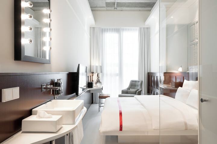 Room 21 of 42
