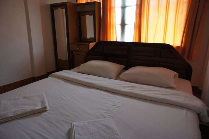 Room 11 of 21