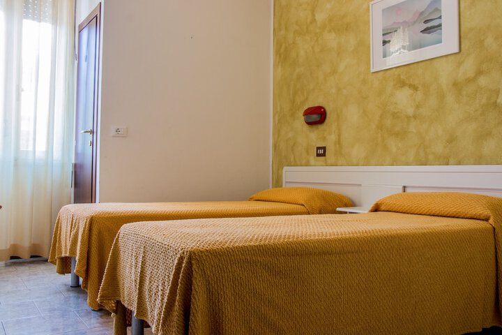 Room 4 of 48