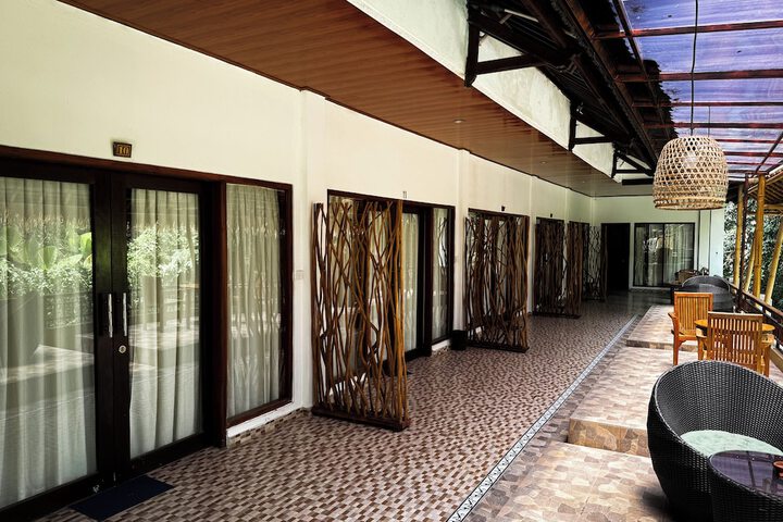 Room 5 of 16