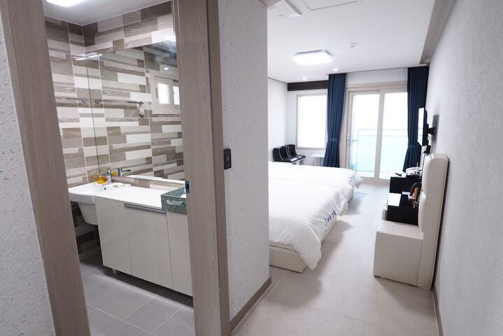 Room 5 of 31