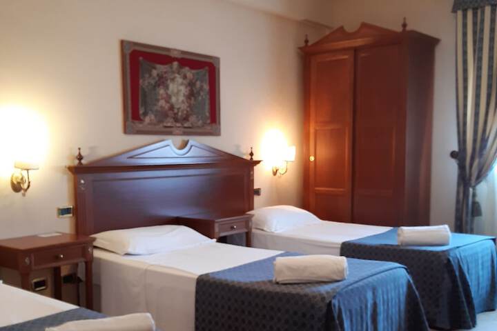 Room 12 of 85