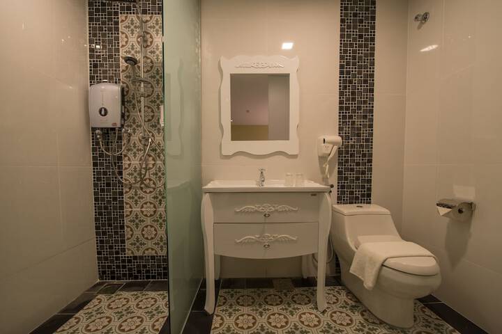 Room 18 of 28