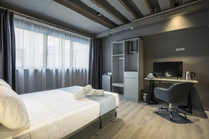 Room 10 of 30