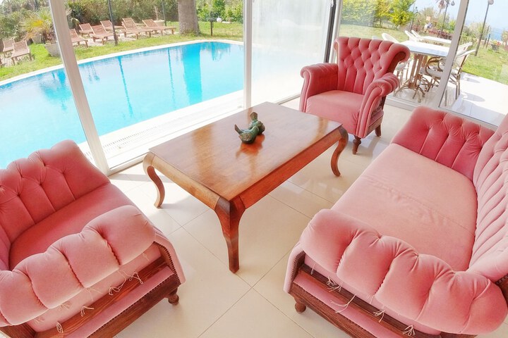 Guest Lobby