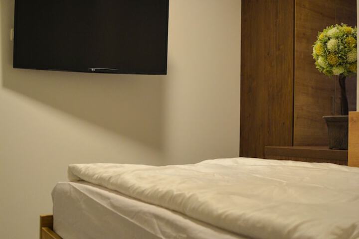 Room 3 of 44