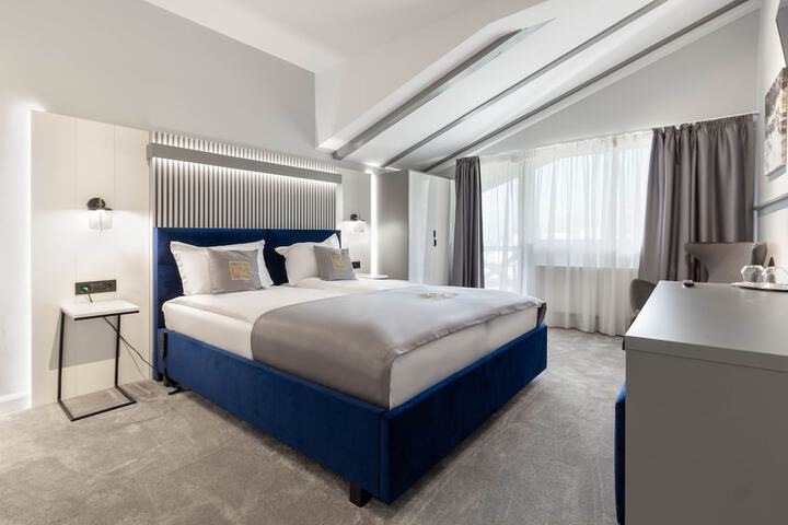 Room 6 of 38