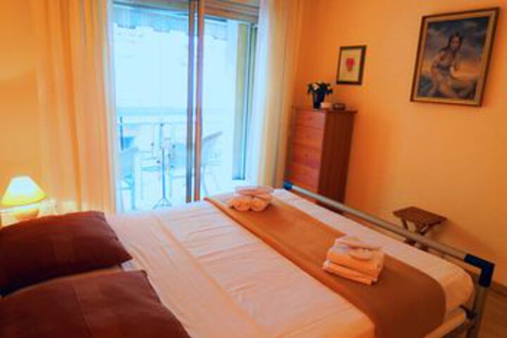Room 6 of 20