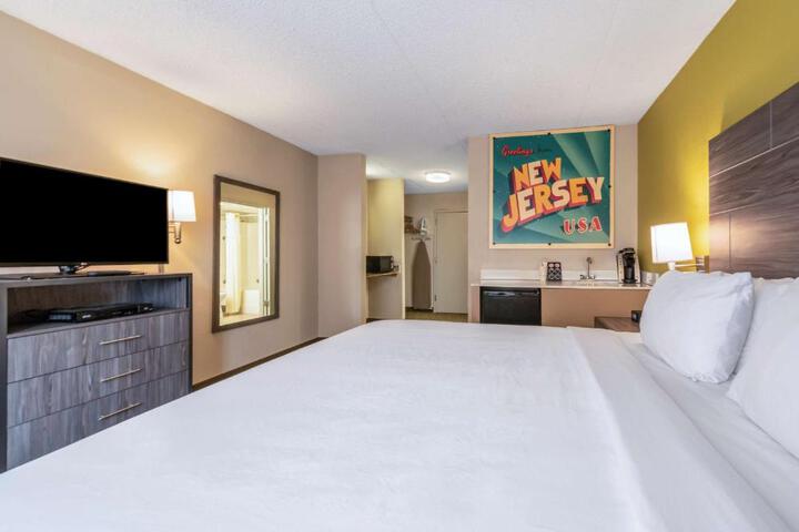1 King Bed (9 of 11)