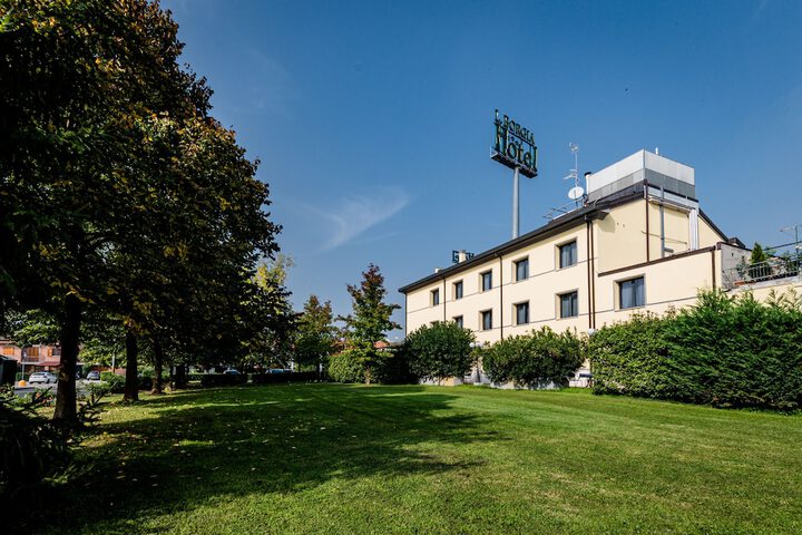 Hotel 76 of 77