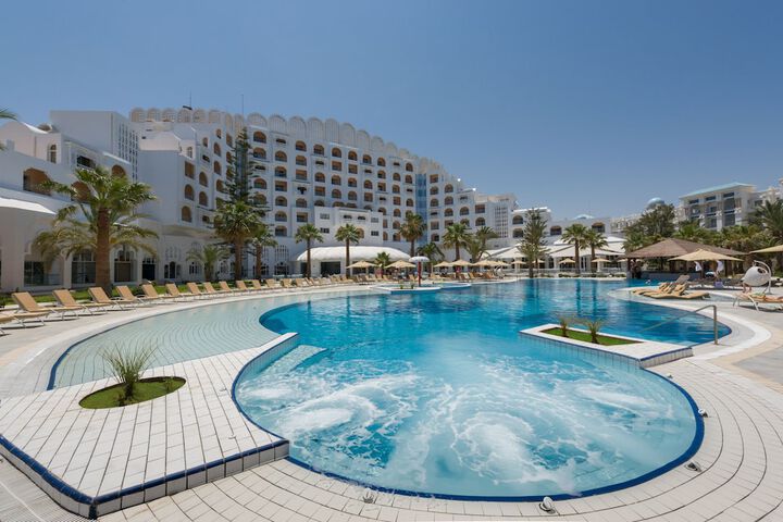 Hotel with Pool