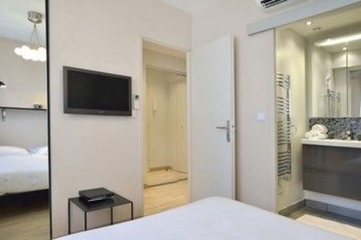 Room 9 of 15