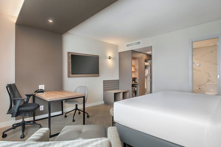 Room 27 of 131