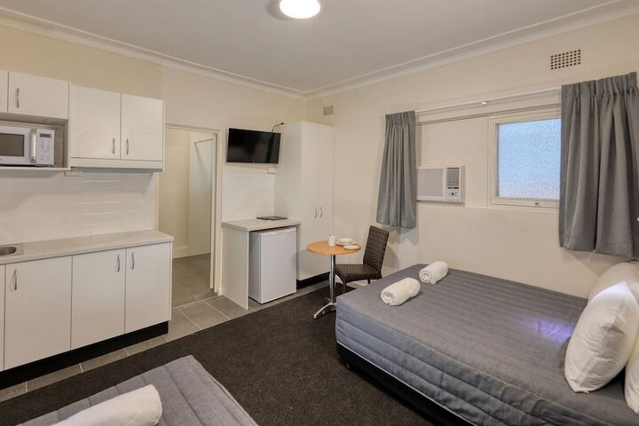 Room 10 of 34