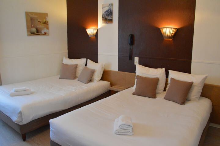 Room 13 of 33