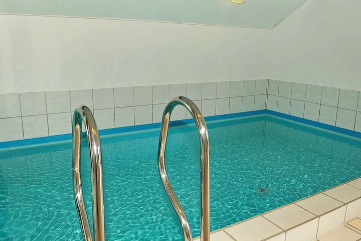 Pool 10 of 20