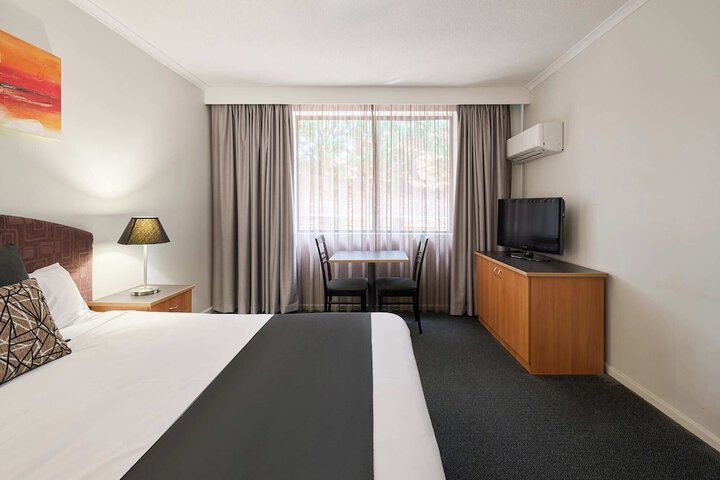 Room 8 of 25