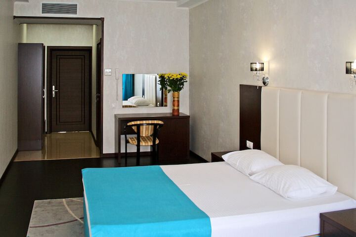 Room 5 of 72