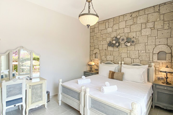 Room 3 of 112