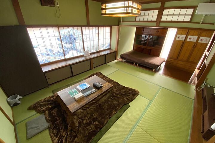 Room 12 of 33