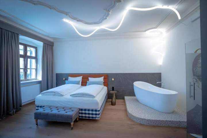Room 27 of 48
