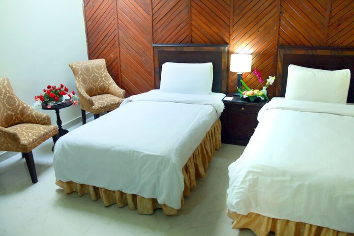 Room 8 of 48