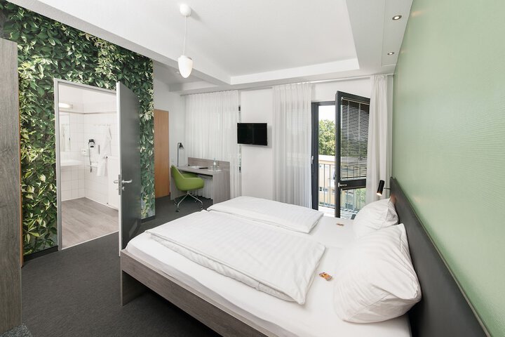 Room 8 of 24