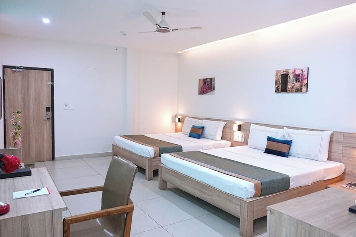 Room 4 of 32