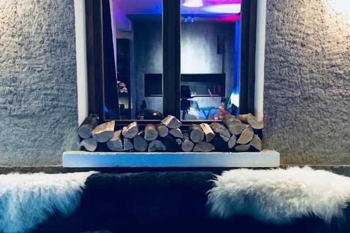Lounge 49 of 56