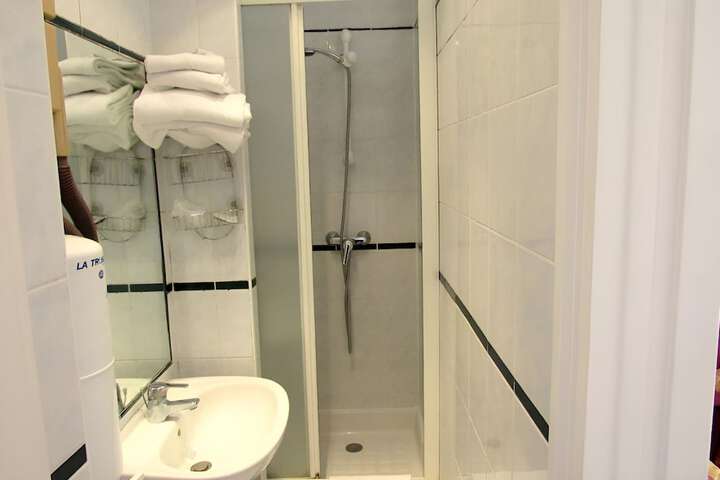 Room 14 of 25