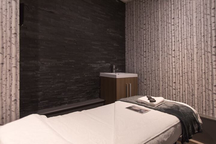 Room 108 of 143