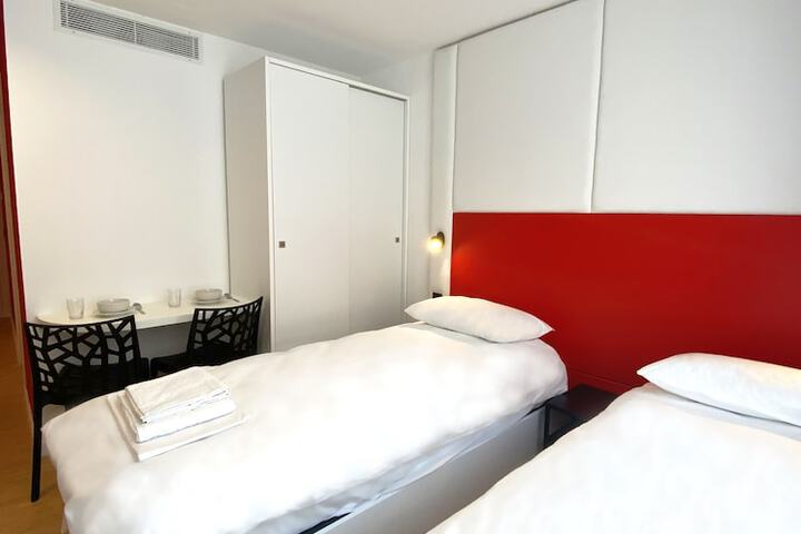 Room 18 of 34