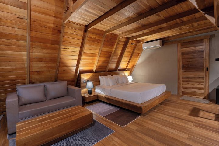 Room 10 of 26