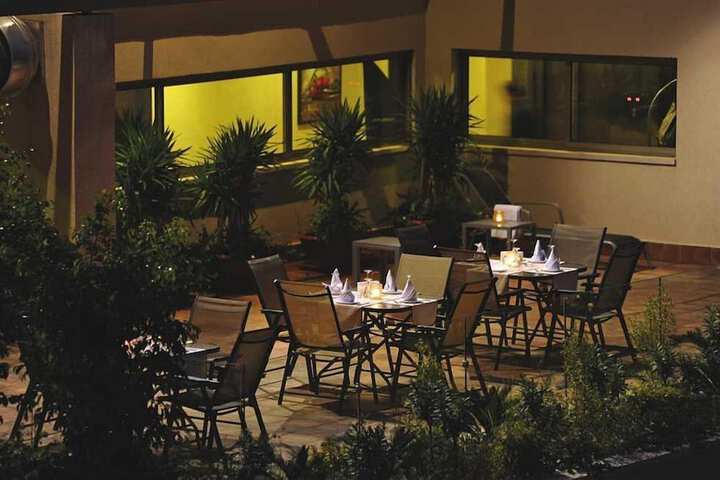 Dining 45 of 49