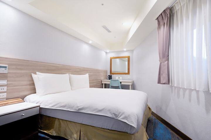 Room 8 of 44